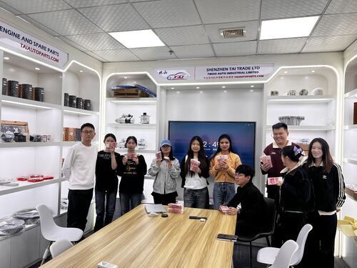 최신 회사 블로그 2026년 새해 팀워크: TWOO AUTO 야영장에서의 바비큐, 게임, 그리고 좋은 분위기